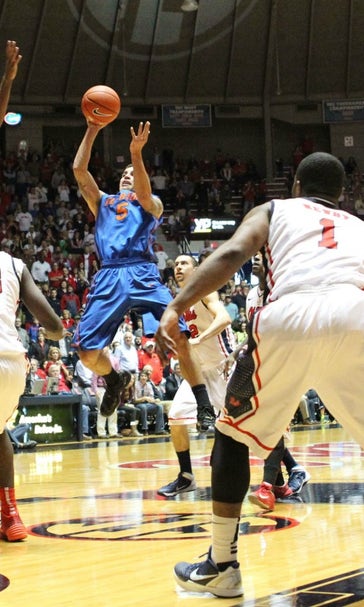 No. 2 Florida rallies to edge Mississippi for school-record 19th straight win